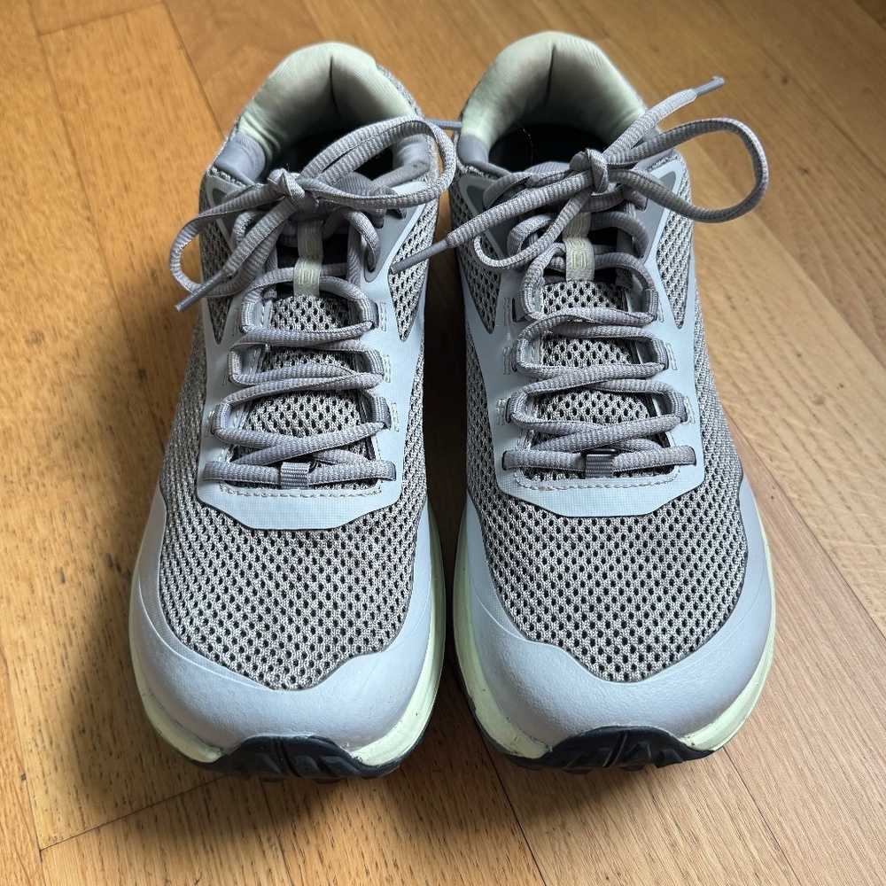 TOPO ATHLETIC  MT-4 Women's Trail Running Shoes SIZE 9